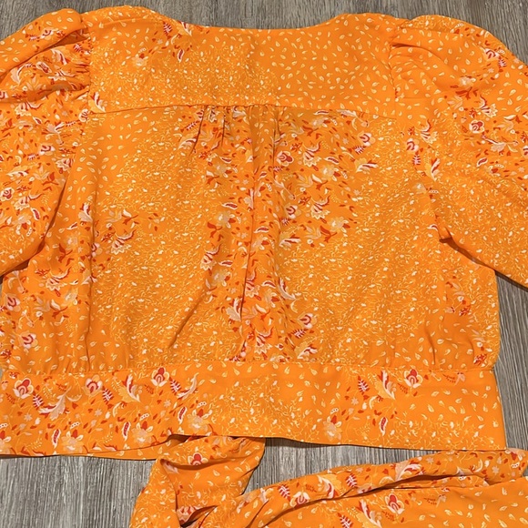 Joie Floral Button Up Crop Top With Tie Front - Picture 9 of 15